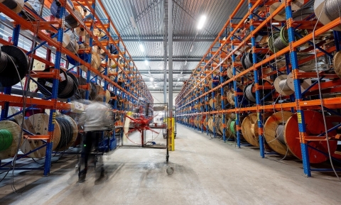 Nieuwsbericht: Nieuwe kabelhal. Dikke kabels. Meer voorraad.